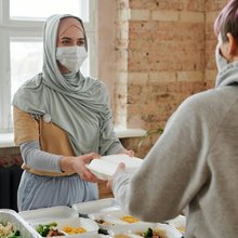 Infaq dan Sedekah: Penjabaran Detail Perbedaan dan Pengertiannya